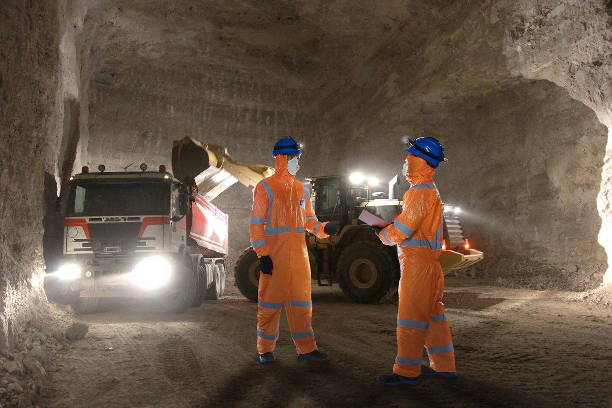 DuPont™ Tyvek® 500 HV Coverall Protects In Tough Environments